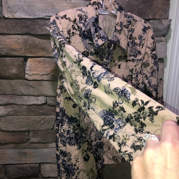 Tantrums size small button down blazer - Picture 10 of 15